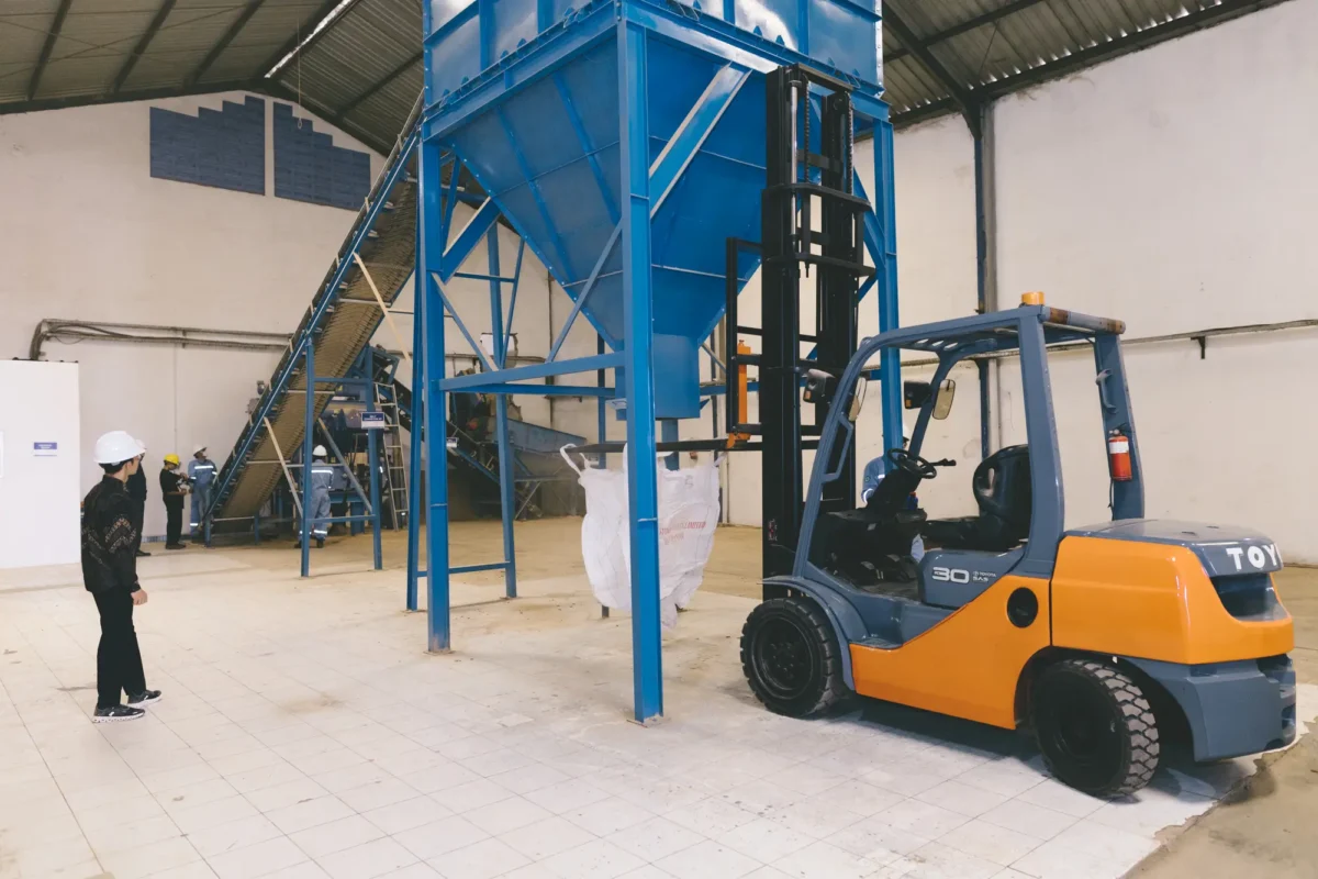 Santomo biomass indonesia wood pellet factory in gresik, east java, operation handled by the production team and handled safely